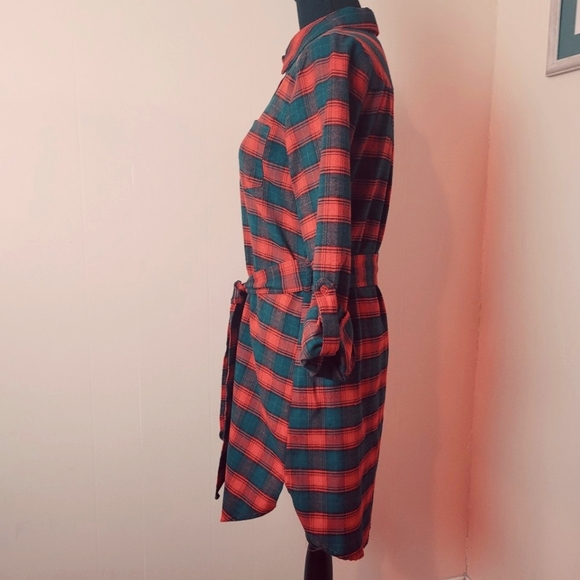 Blu Pepper Button-Down Shirt Dress in Red and Navy Blue Plaid & Matching Belt - Picture 2 of 7